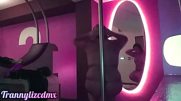 Chica Trans moviendo el culito bien rico con lencería de red - Jennifer Lopez ft Iggy Azalea - Booty // Hotel Centra2