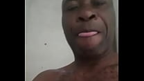 vidéo nu du chef amer camerounais JEO PERKINS qui a joue au pornographie en ligne avec des petites fille voici ses numéro 237674570358 ou  237660996058 ou  237696588368